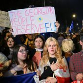 Géorgie: les femmes défilent à leur tour contre la loi sur "l'influence étrangère"