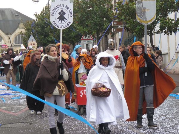 LES FLAMBARTS 2016 A DREUX- Parade de la grande drouaise.