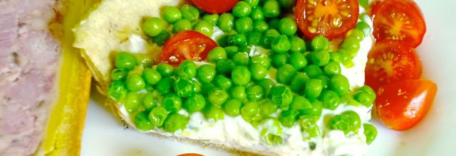 Tarte aux petits pois et fromage frais
