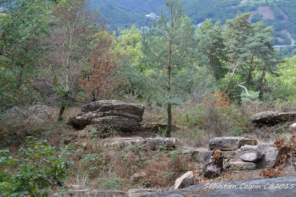 Aubazine(19), le sentier du dolmen au cromlech