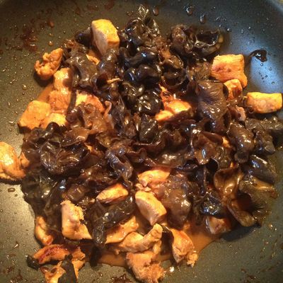 Poulet champignons noirs