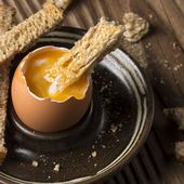 Pas d'oeuf à la coque sans nos recettes de mouillettes classiques et plus originales !