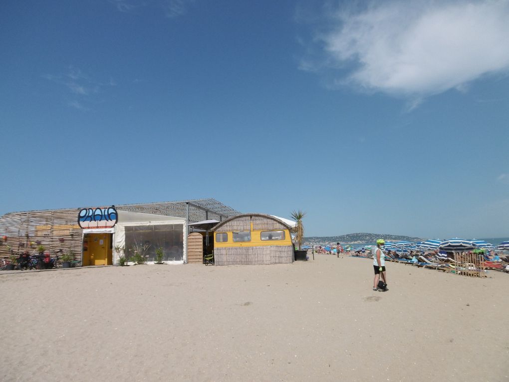 Marseillan-Plage le Camping de Beauregard seul à accepter les tentes des cyclos. La Paillotte de la plage de la Baleine