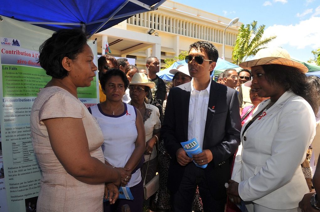 Le Président Andry Rajoelina a célèbré, à Antsiranana, de la Journée Mondiale contre le Sida 2012 avec Fatma Samoura (PNUD).