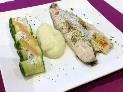 Fliet de bar sauce crème citronnée, courgettes croquantes et purée maison