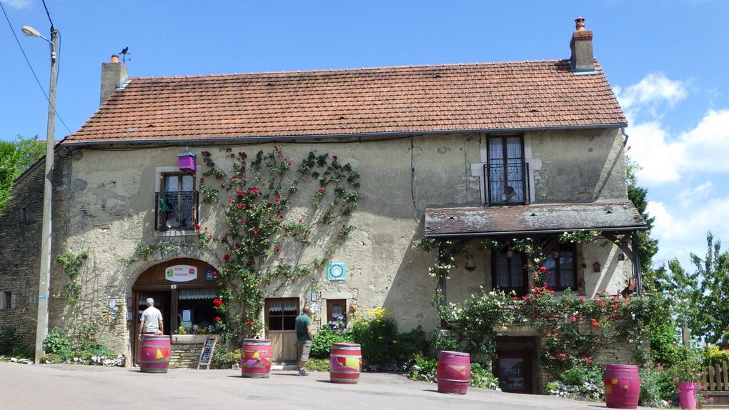 Dégustation de produits à base essentiellement de cassis dans cette ferme !