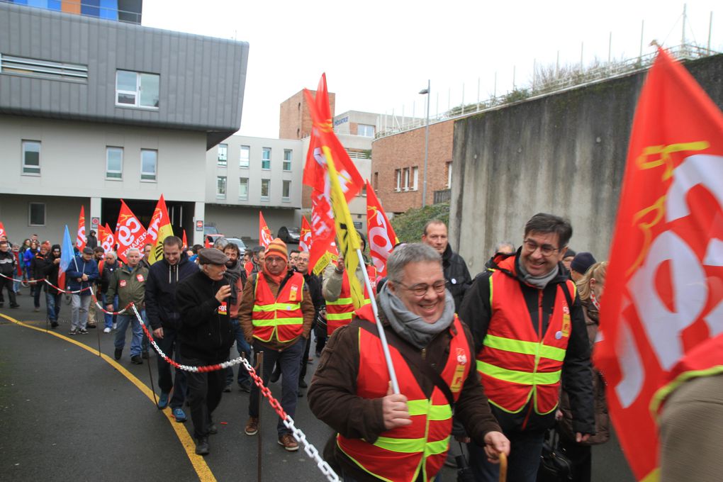 15.01.2020 RDV à L'Hôpital sous la pluie, mais on est là pour conserver notre retraite!!!