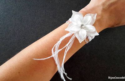 bracelet mariage en dentelle blanche - bijou mariée - fleurs de soie plumes - strass zircon - bracelet romantique fait main 13,90E