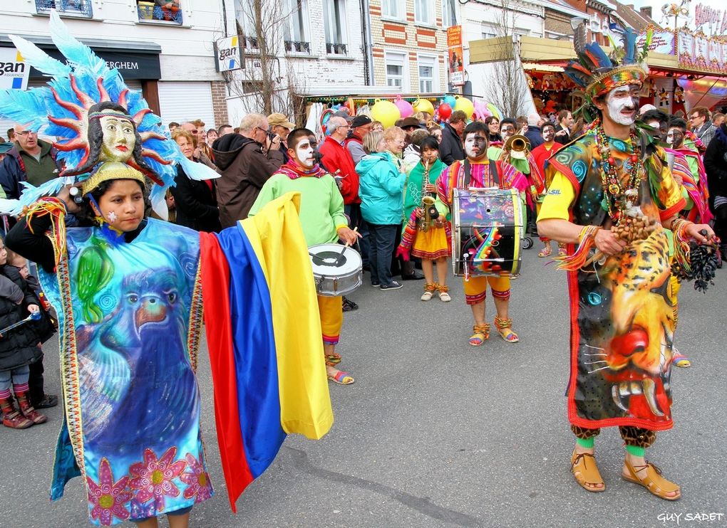 Steenvoorde , en Flandre française, au coeur des Monts des Flandres.
La cinquième édition de la Ronde des Géants, c’est : 100 géants portés, 2 000 figurants, des dizaines de milliers de spectateurs, une parade qui s’étend sur plus de 4 kil