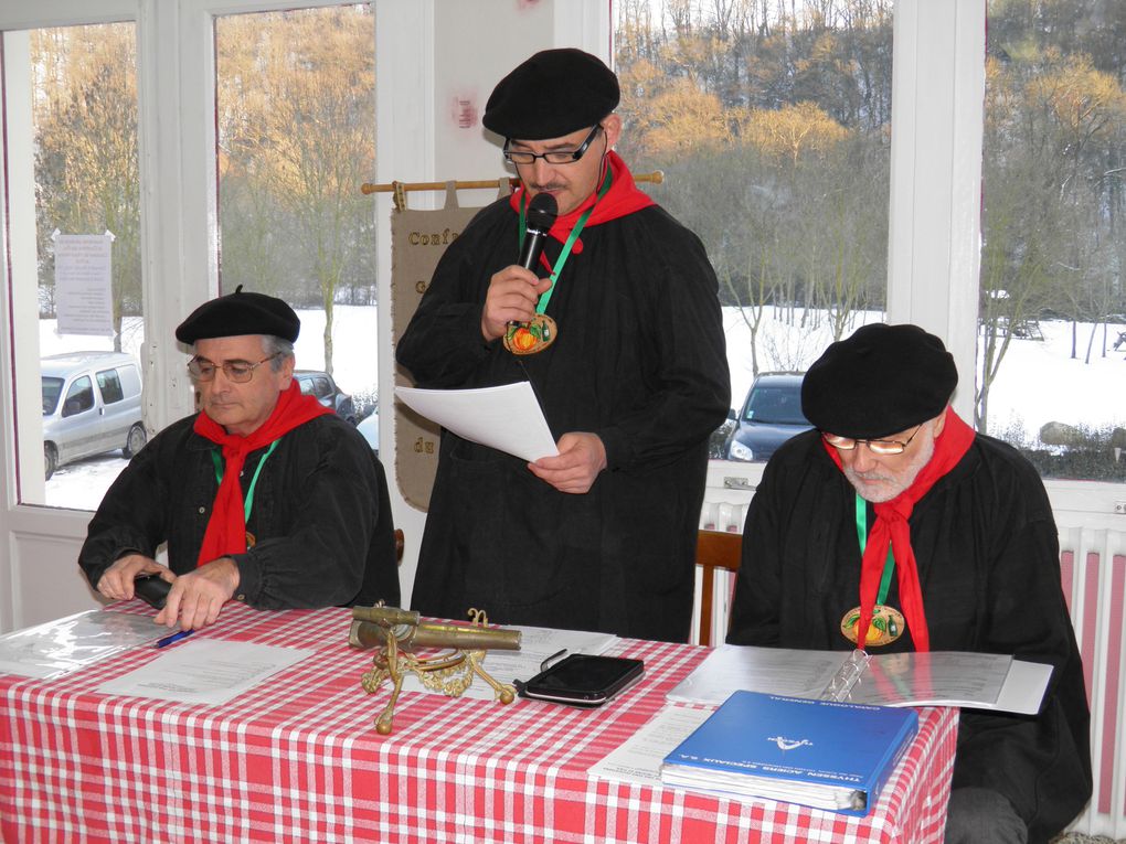 Ce premier album de photos de mai 2008 à octobre 2012 montre les sorties de la Confrérie et sa participation à des fêtes locales ou régionales ainsi que diverses activités conviviales.