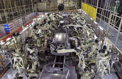 Demain: Plus de robots, plus de chômage ? (Nouvel Ordre Mondial)