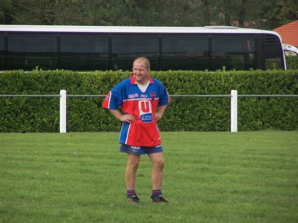 UNE VICTOIRE BIEN MERITE AVEC PEUR DE NE PAS REUSSIR DE LES BATTRES MERCVI ENCORE LES JOUEURS DE VOTRE EFFORT .