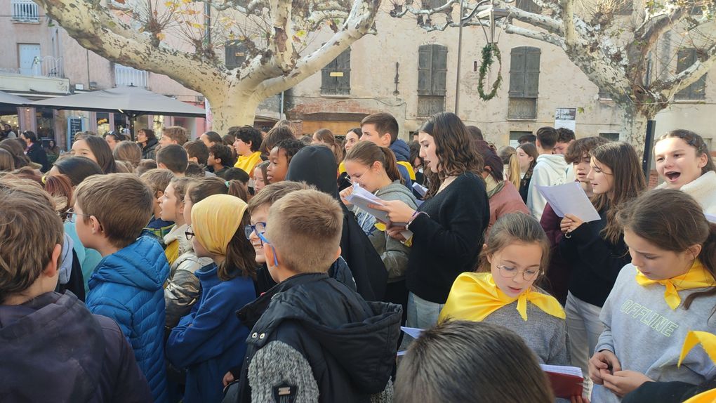 Els alumnes que aprenen català a Prada homenatgen Pompeu Fabra amb danses i cançons!