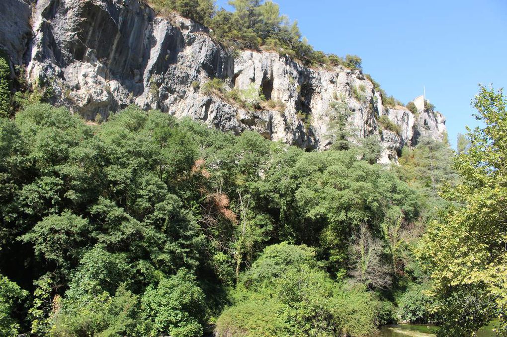 Nous partirons vers 10h en direction de Fontaine de Vaucluse pour y voir cette magnifique résurgence...