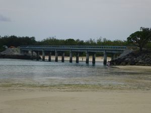 Les falaises de Lekiny et le pont de Mouli