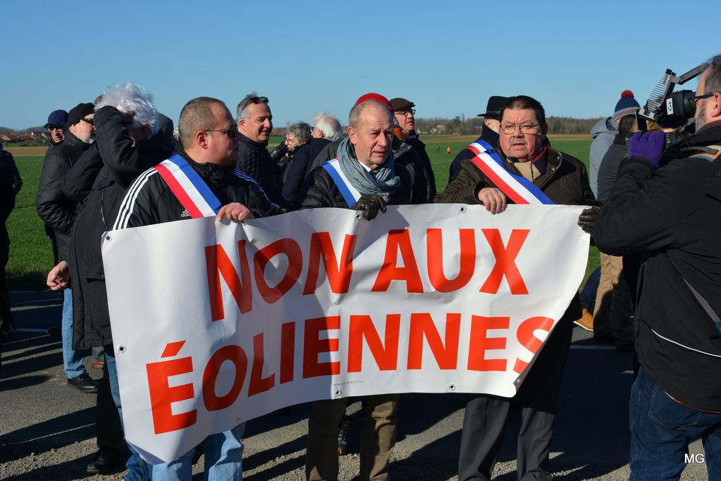 Marche à Monchecourt (59234) et Auberchicourt (59165) pour protester contre le projet d'implantation d'éoliennes lancé par la société Boralex - Photos : 26 février 2023.