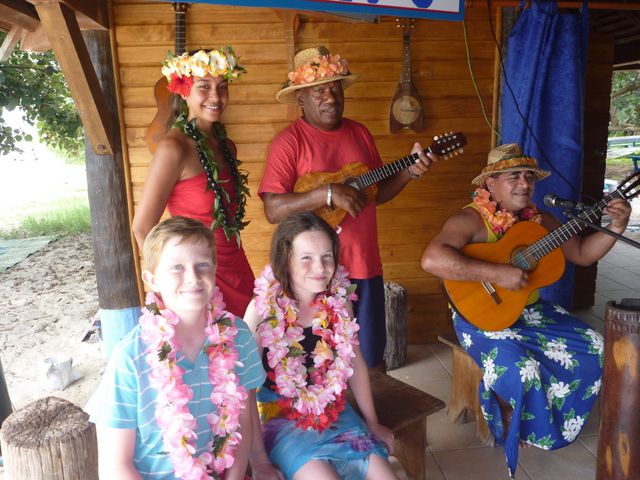 Sortie au phare Amédée , samedi 19 mars 2011, Kris Jp Ewen Lolie et Mamie (Morgan à Magenta pour la journée). Bateau à fond de verre, PMT, barrière de corail , requins, déjeuner, danses et musique tahitienne, montée du Phare, super journée !