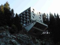 Au départ de Flaine avec son béton et une étrange structure.