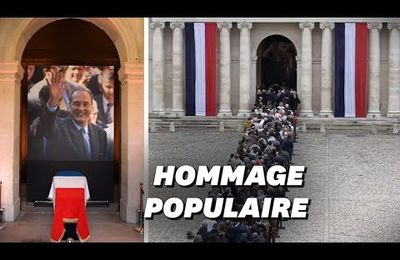 L'hommage populaire aux Invalides pour Jacques Chirac attire les foules