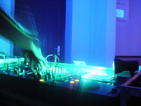 <p>QUELQUES PHOTOS DES SOIREES DE DJ SKAN VOUS SONT PROPOSEES A L'INTERIEUR DE CET ALBUM...AMIS DE LA FETE SOYEZ LES BIENVENUES DANS QUELQUES UNE DE MES SOIREES DE MIX OU SIMPLEMENT&nbsp;DE TEUFS ENTRE POTES...</p><p>A REGARDER SANS MODERATION!!!</p>