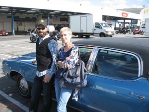 Trés fiers de leur voiture Josselin et Anne.......