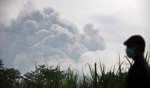 L'éruption du Kelud dans la nuit du 13 au 14 février 2014