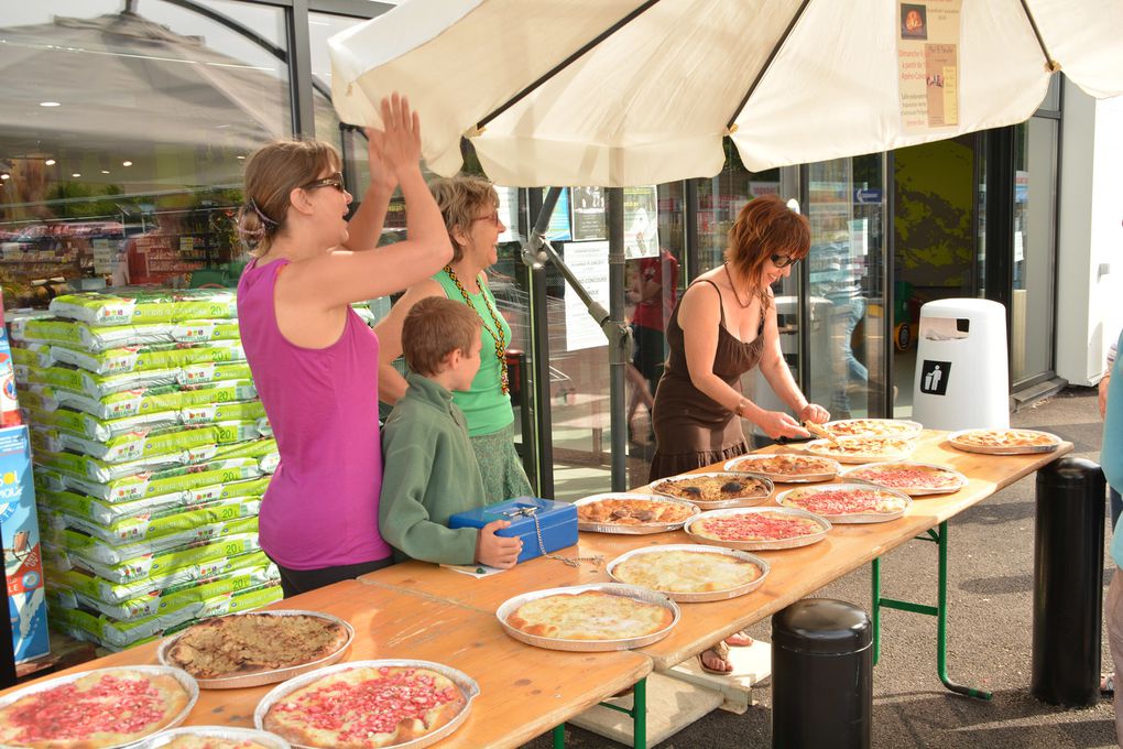 La journée à commencé à 2h00 du matin devant le four de Dornieu et à 19h30 les 250 tartes étaient vendues !