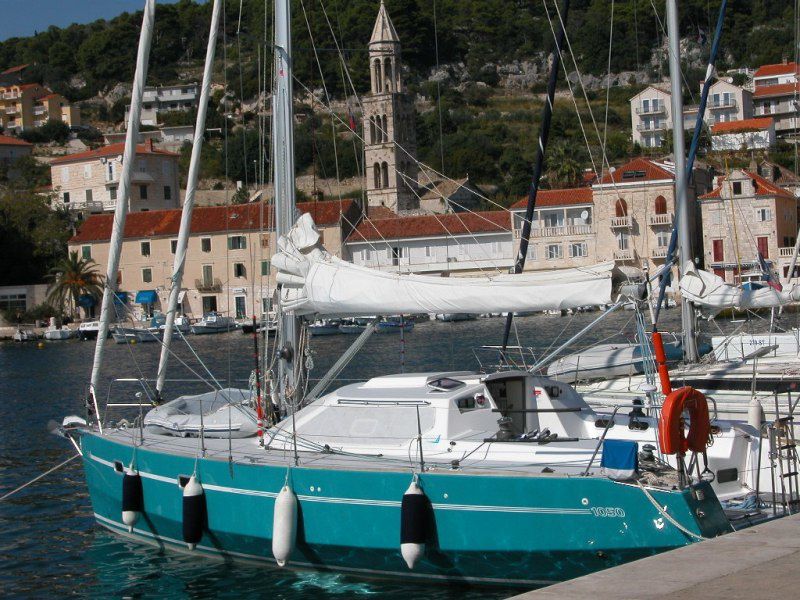 TALIBURE est le premier nom du bateau ; il signifie "meule de foin" et c'est aussi le nom d'un gâteau aux pommes.