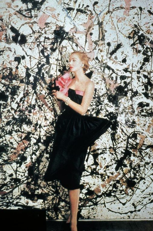 photos de mode par cecil Beaton avec en fond une toile de Pollock