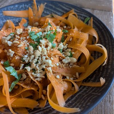 Tagliatelles de carottes pour une salade asiatique gourmande 