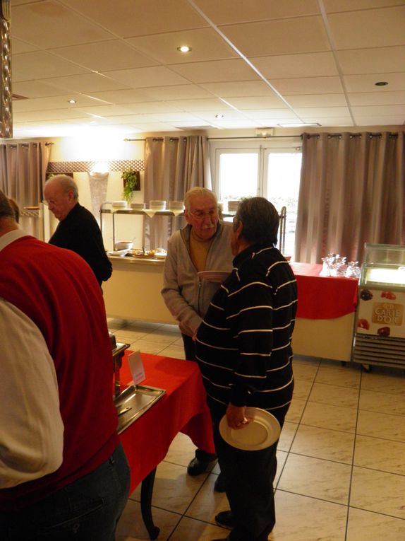 à l'occasion du dêjeuner organisé par UNRP grenoble à la cloche, remise de médailles