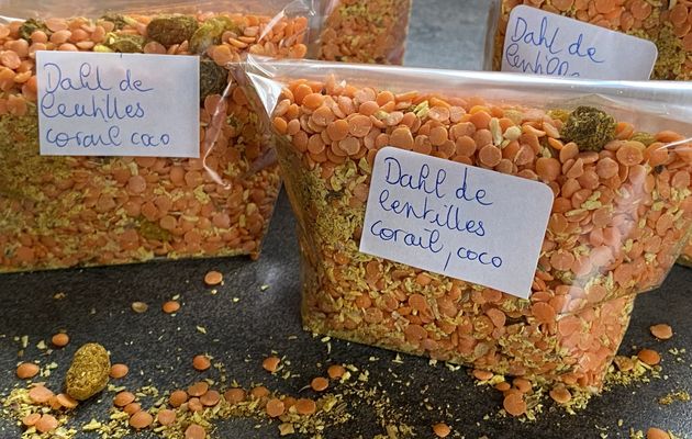 Préparation pour Dahl de lentilles corail, curry, coco, numéro 5 du calendrier de l'avent!