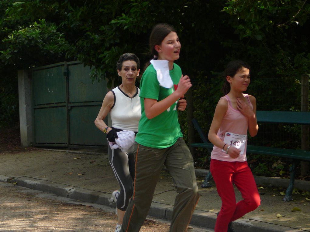 Retour en images sur la 19ème édition de ce rendez-vous désormais incontournable pour tous les sportifs du XIXème arrondissement.             20ème anniversaire du Tour des Buttes-Chaumont: dimanche 17 mai 2009