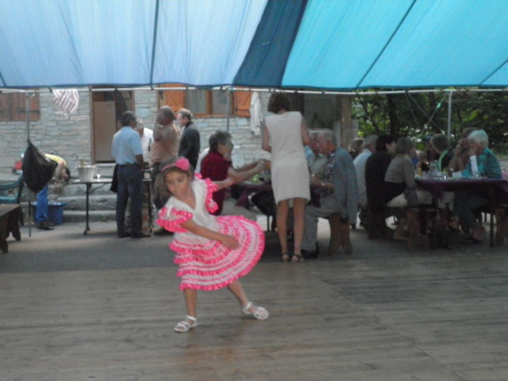Repas dansant et Feux de la St Jean à Esserts-Blay oragnisés par le C. Fêtes et l'APE, le 22 juin 2013