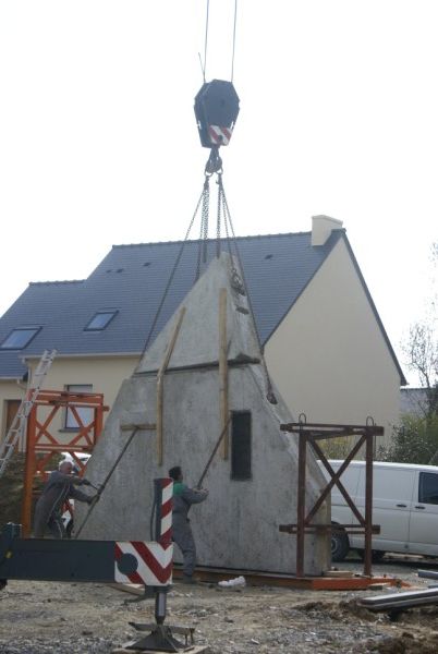 La structure de la maison , les murs en composite bois-ciment