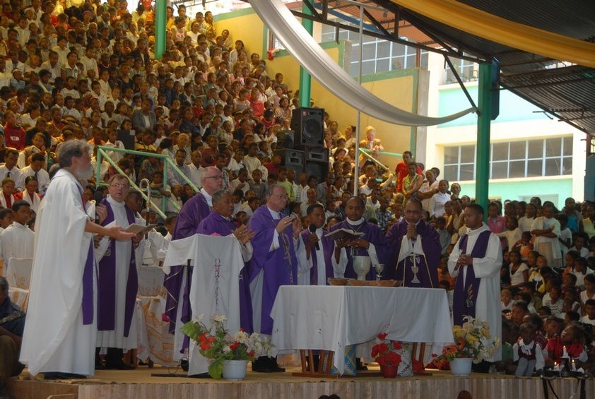 Messe d'ouverture des VIè Assises Nationales des Médecins Catholiques de Madagascar, en présence du Président Andry Rajoelina. 2è partie. Photos: Harilala Randrianarison