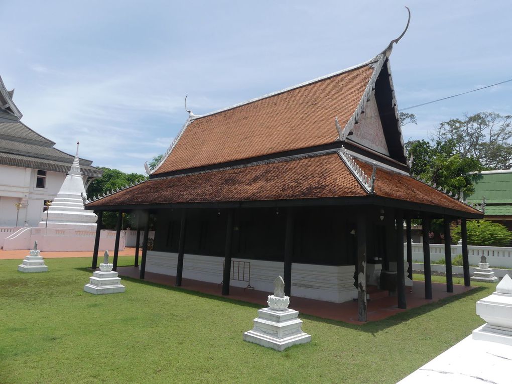 Wat Chong Lom Na Klua (2)
