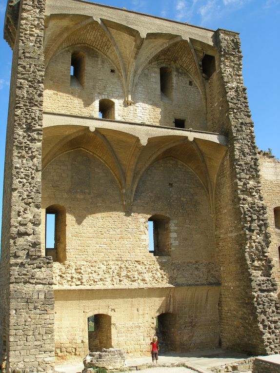 Une visite à Châteauneuf du pape, pour le château, pas pour le vin...
Localisation : Vaucluse.