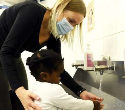 Enseignement: septante médecins demandent l’abolition du #masque pour les enseignants et les enfants 