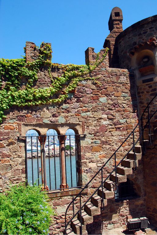 IL ETAIT UNE FOIS UN CHATEAU LES PIEDS DANS L’EAU