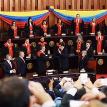 Investiture de Maduro, soutien populaire massif, isolement de l'Occident