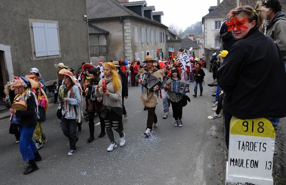 Album - CARNAVAL A TARDETS : LES COULEURS DE LA HAUTE SOULE