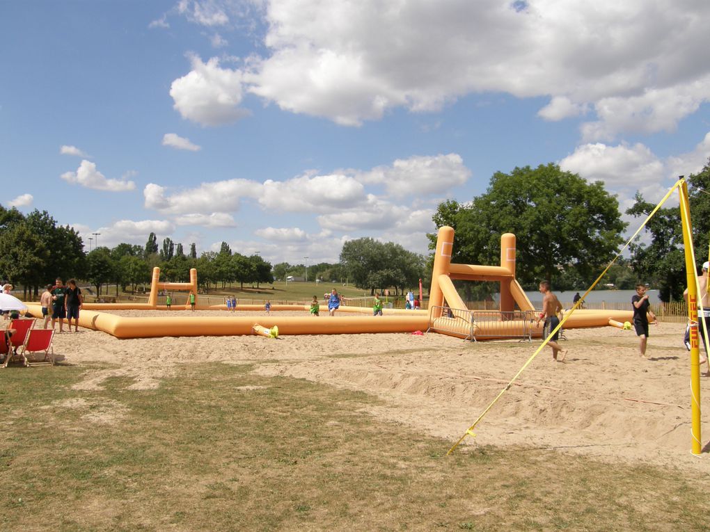 Une plage à la ville dans un cadre verdoyant. C'est Metz Plage