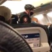 Canada - Un avion de ligne fait évacuer une famille tout en annulant le vol parce qu'un bébé ne portait pas de masque