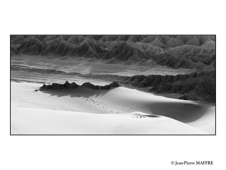 Cordillère de sel, la Vallée de la mort reste spectaculaire et mystérieuse.