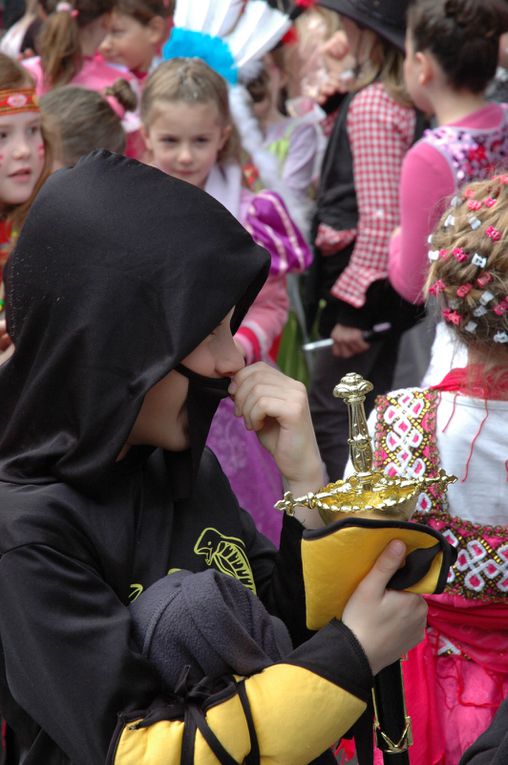 Préparation au carnaval à Rognaix le 12 avril 2013