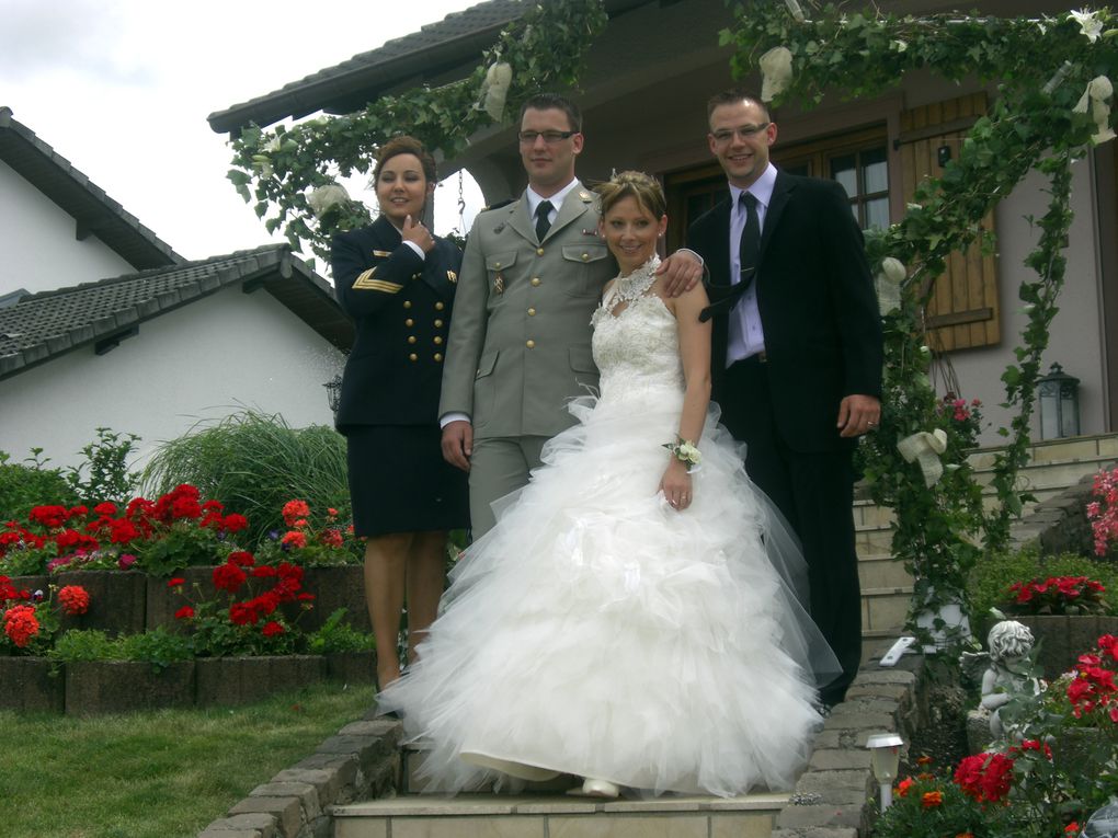 Séance photos avec les parents et les amis avant arrivée de la chèvre...