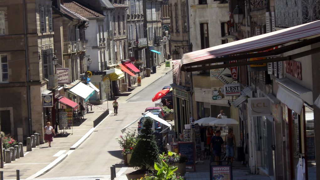 Aux portes du parc régional des Vosges, aux confins de la Lorraine, de l'Alsace et de la Bourgogne, ville d'eau depuis l'antiquité, Luxeuil jouit d'une patrimoine architectural moyen-âge/renaissance intéressant.