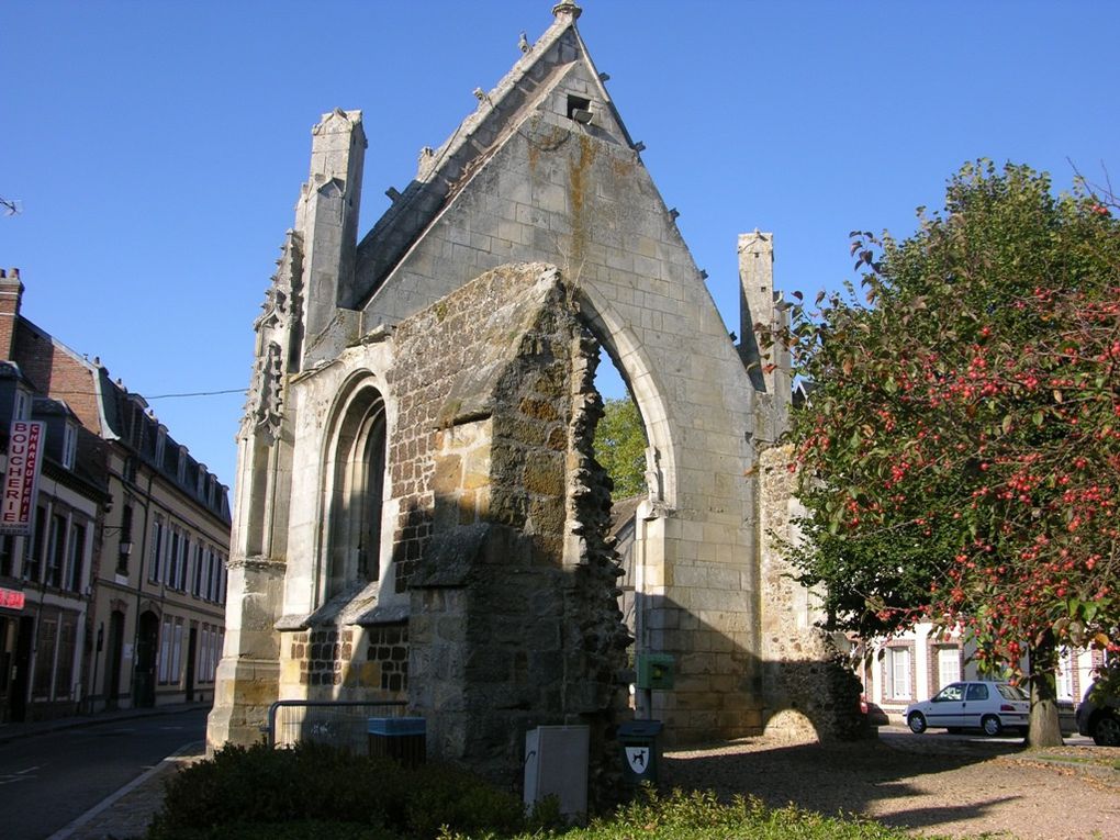 Ruines de l'ancienne église St Jean.