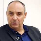 Olivier Delamarche: "On a quand même l'impression que Macron est nul à l'extérieur et nul à l'intérieur ! Il ne sert à rien !"